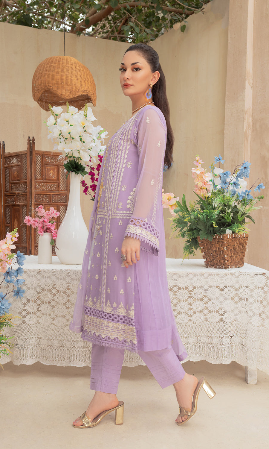Shamooz. Mushq Volume 3. Step into a world of timeless elegance with this breathtaking vibrant color and embrodiery work on the front and side panel that enhances a pop of color and elevate the design.The delicately hand-embellished with every detail of this outfit exudes sophistication and refinement.
